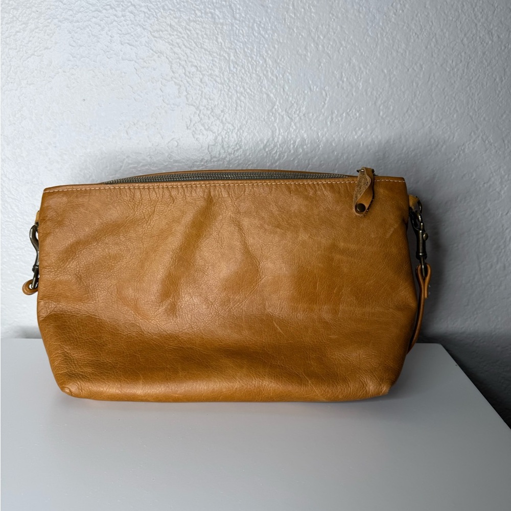 Ceri Hoover Penny Tan Leather Crossbody Bag - Picture 10 of 10